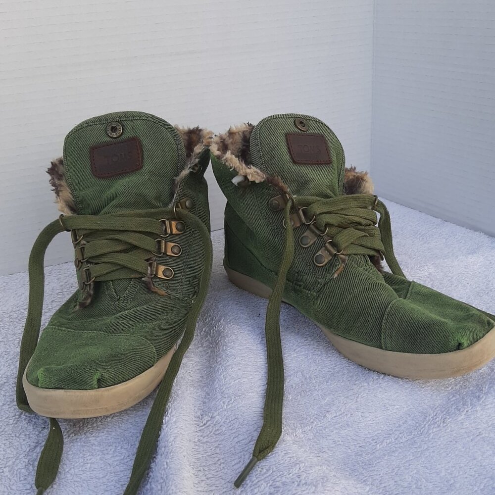 TOMS Highland botas in Highland Green Leopard Fleece women’s size 8.5W